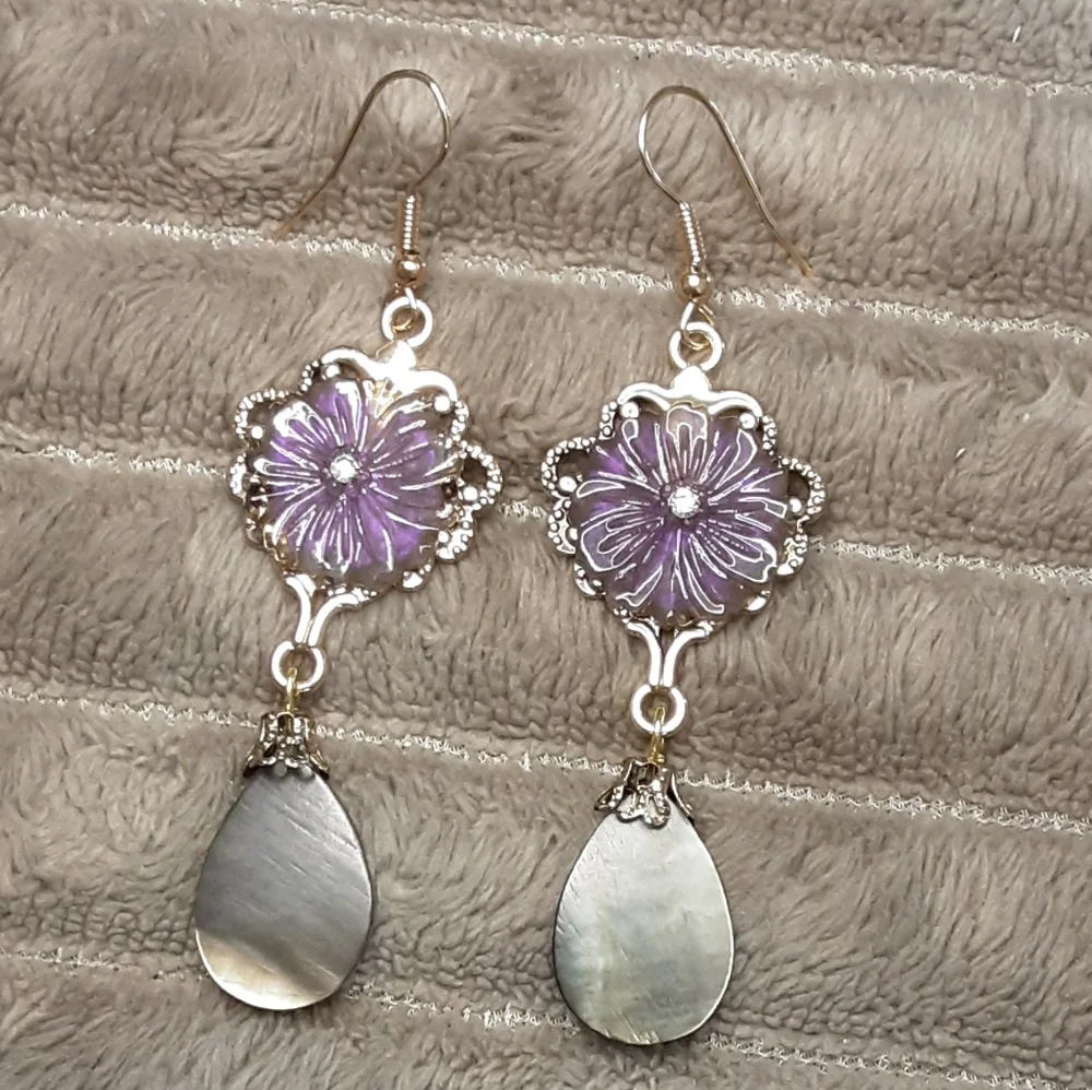 Handmade Shell and Glass Flower Earrings Purple Gold Tone - Picture 5 of 8